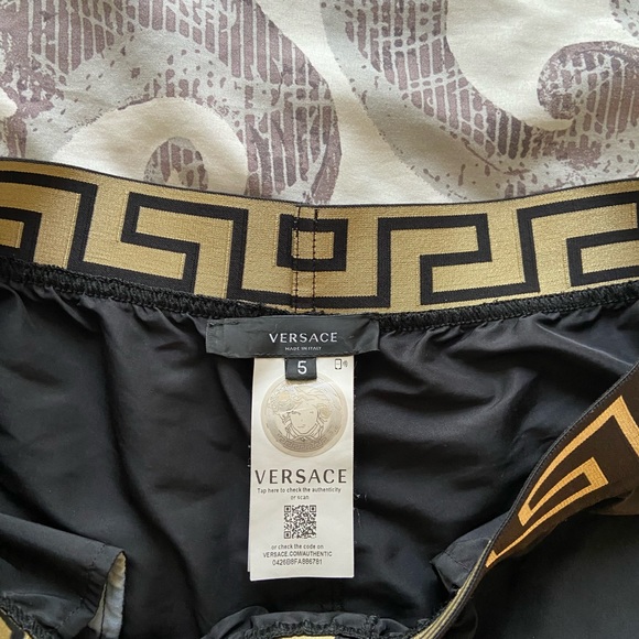 Versace shorts - Picture 2 of 2